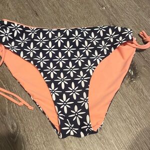 CUPSHE (Bottoms Only) Reversible Bikini Coral / Black with white flowers NWT Lg